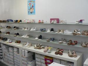 Rayon de chaussures Enfant aux Chaussures Lesueur à Bellême dans l' Orne
